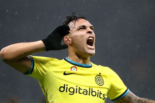 Photo Inter Milan Striker Lautaro Martinez Celebrates Brace Vs Cremonese