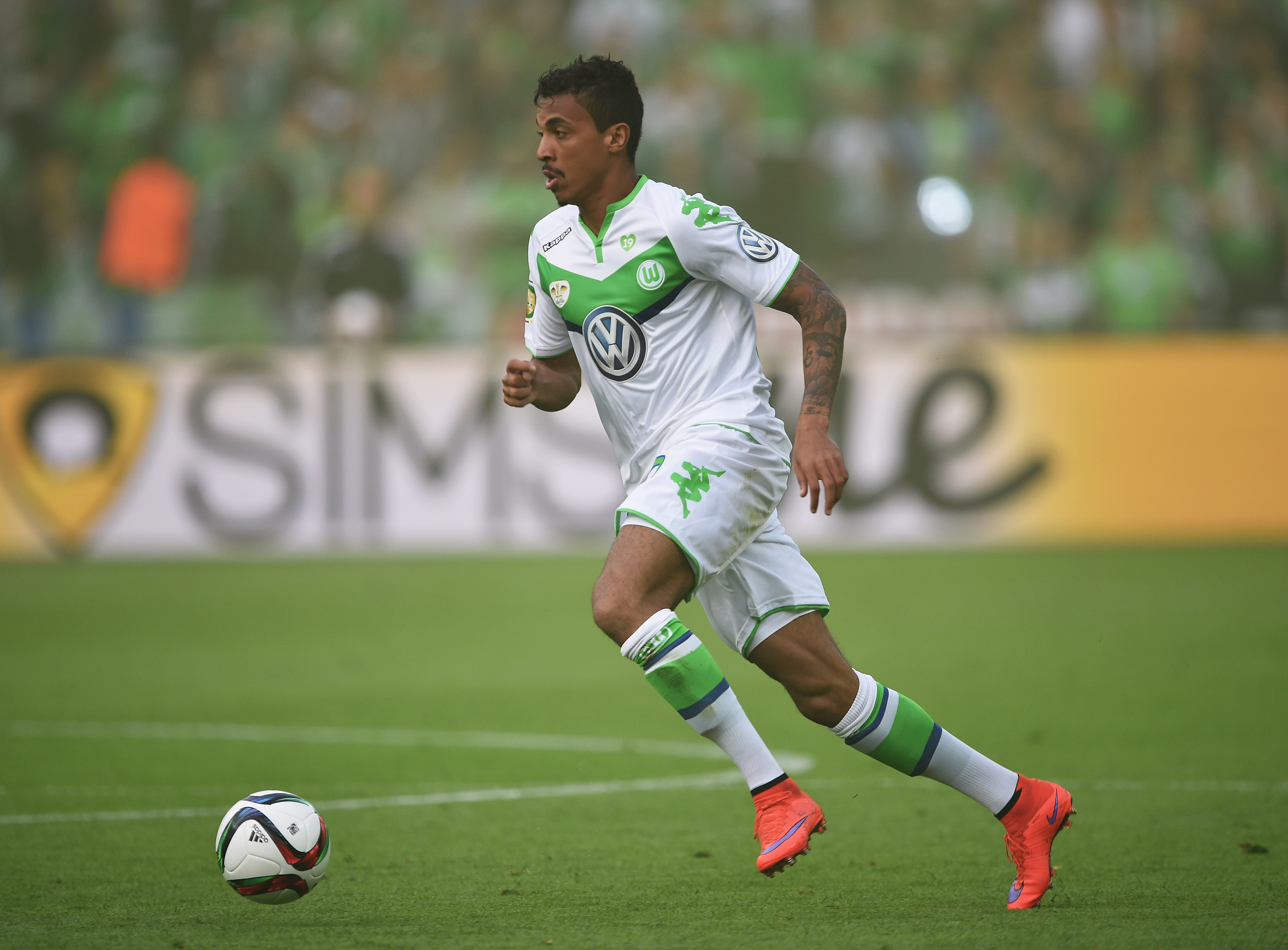 Wolfsburg director: “Gustavo and Osimhen? No-one has been in touch…”