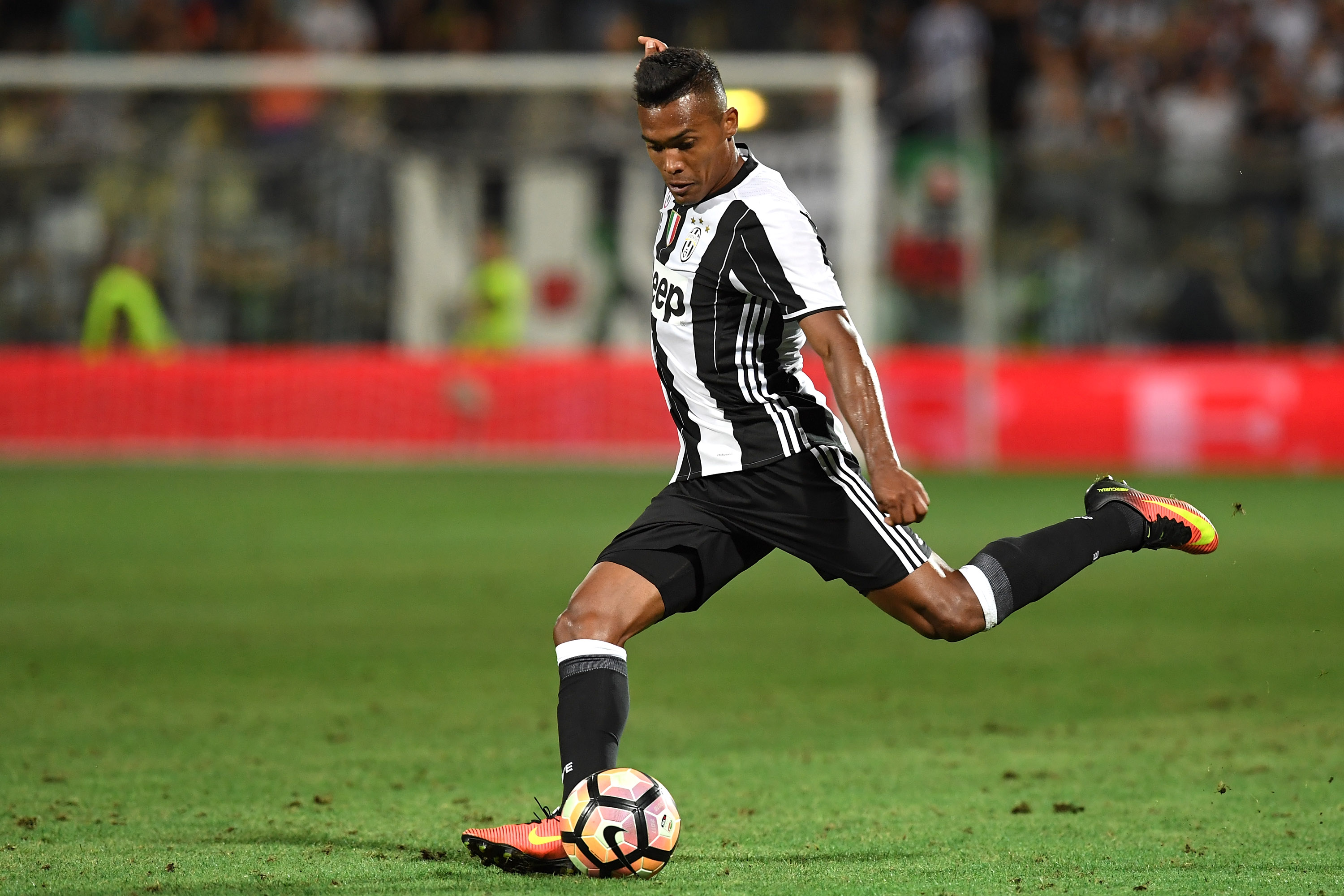 Juventus Full-Back Alex Sandro Will Be Available For Selection Against Inter Next Weekend