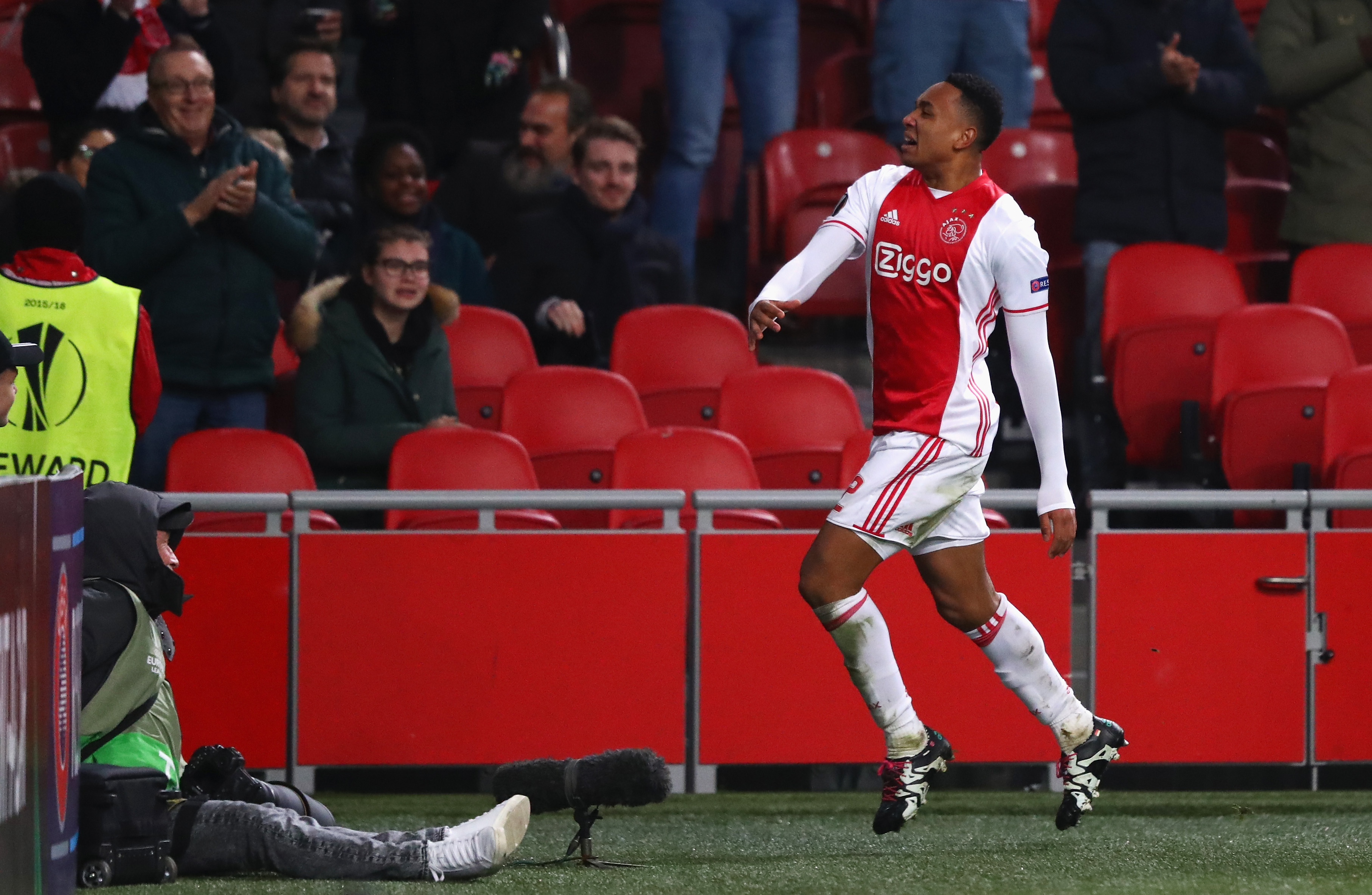 Sky: Inter shift attention to Ajax full-back Tete