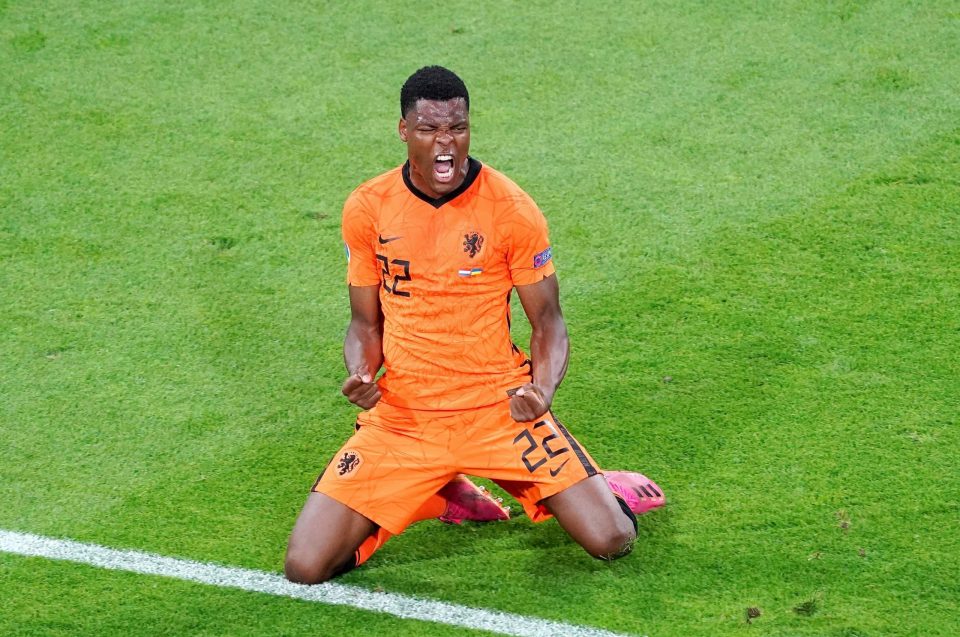 Photo – Inter Wingback Denzel Dumfries Celebrates Netherlands’ 3-2 Nations League Win Over Wales: “We Fight Until The End!”