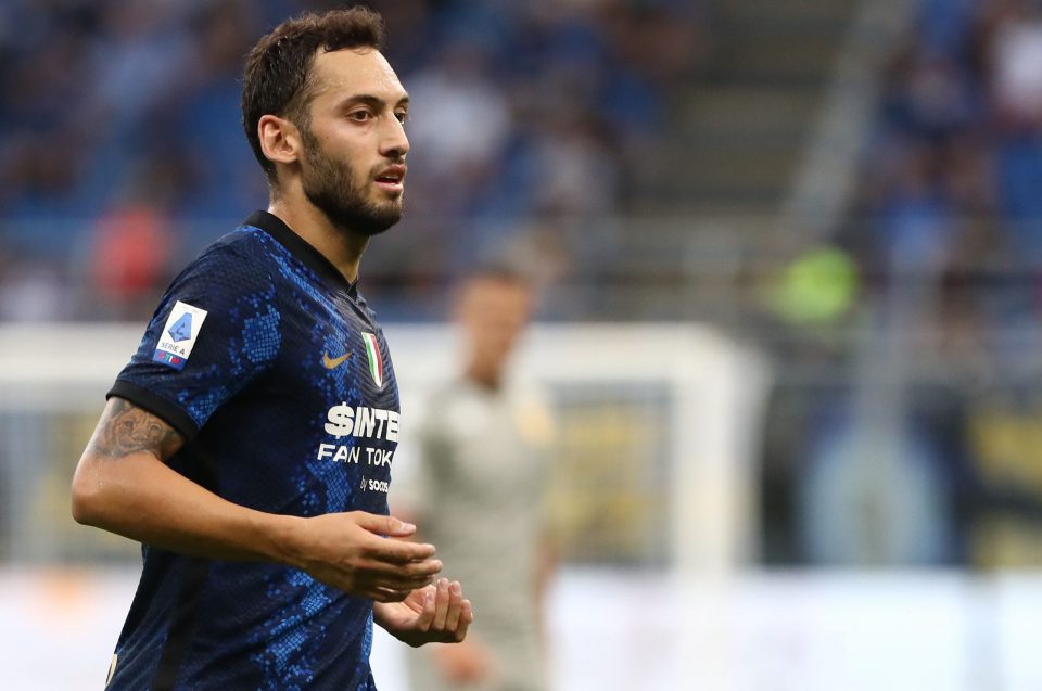 Photo – Inter Midfielder Hakan Calhanoglu Ready To Face Old Side AC Milan: “It’s Time”