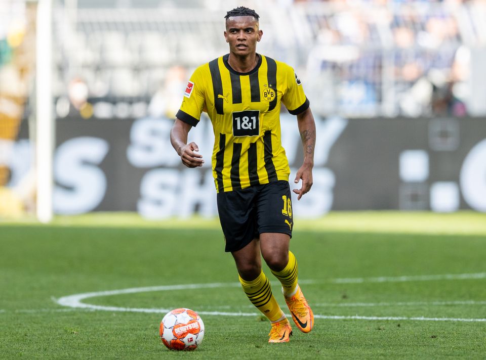 Borussia Dortmund Slap €15M Price Tag On Manuel Akanji & Inter