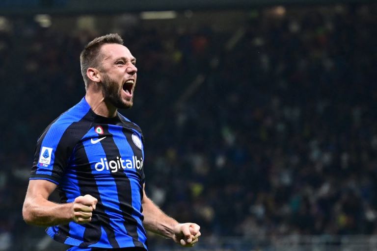 Stefan De Vrij Reflecting On Inter Milans Two Year Contract Extension Offer With Option Of For