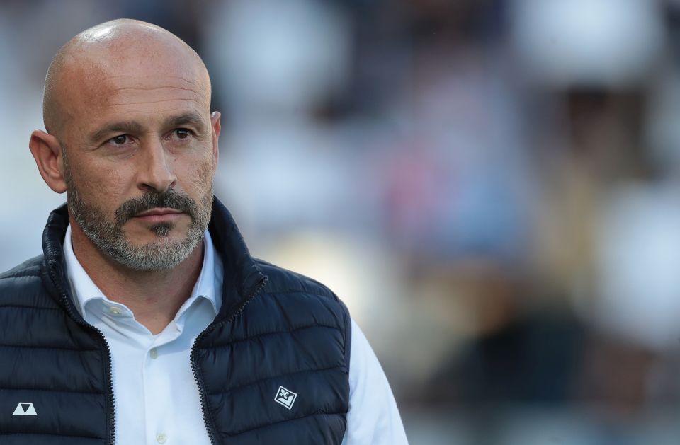 Milan, Italy. 03rd Sep, 2023. Vincenzo Italiano Head Coach of ACF  Fiorentina looks on during Serie A 2023/24 football match between FC  Internazionale and ACF Fiorentina at Giuseppe Meazza Stadium. (Final scores;