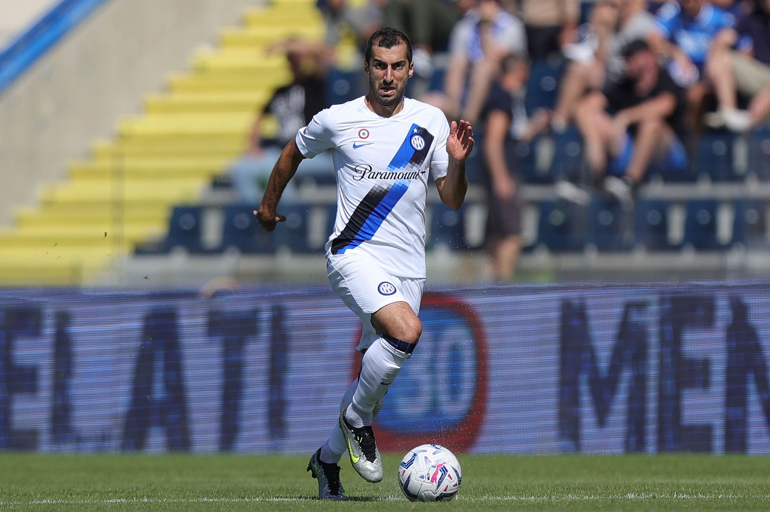 Work in progress! 😉🖤💙 #Inter - Henrikh Mkhitaryan