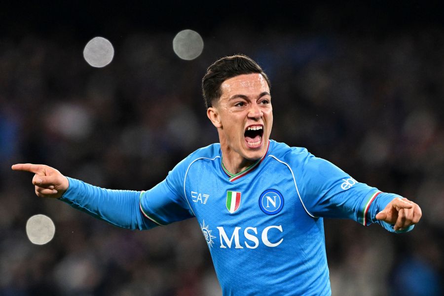 Raspadori đã thẳng thắn trả lời trên Sky Sport Italia rằng ông ấy "tát thật đấy, tôi bị một cái vào gáy"