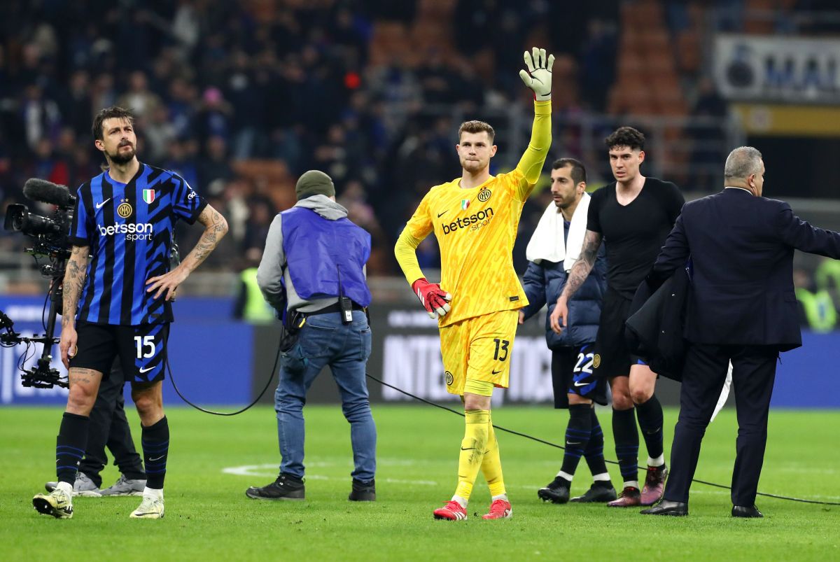 Bologna vs Inter Milan - Josep Martinez returns between sticks