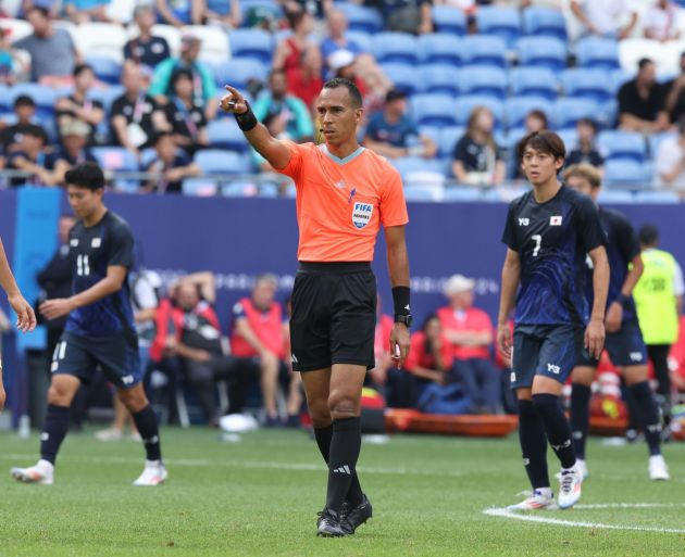 Mauritanian Referee Praised For Effective Performance In Inter Milan 2-1 Urawa Red Diamonds Clash – Three Correct Yellow Cards